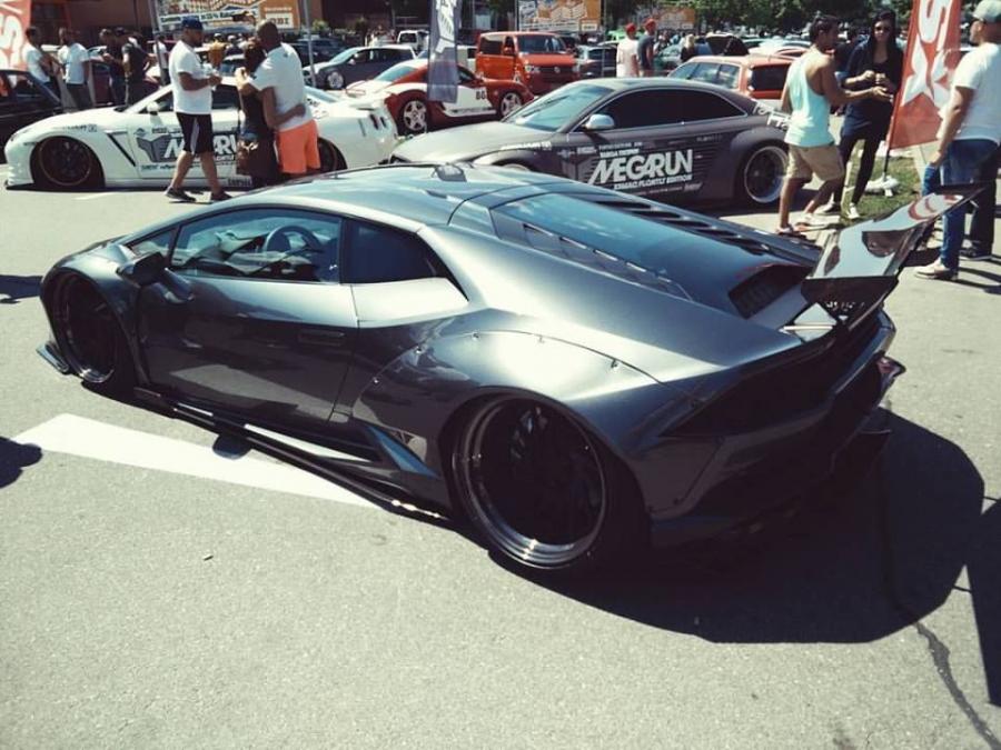 Lamborghini Huracan by Liberty Walk 2016 года  (фото 4 из 8)
